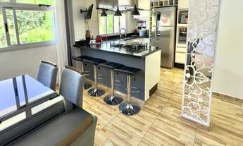 Imagem 6: Sobrado para venda possui 207 metros quadrados com 3 quartos em Hugo Lange - Curitiba - PR