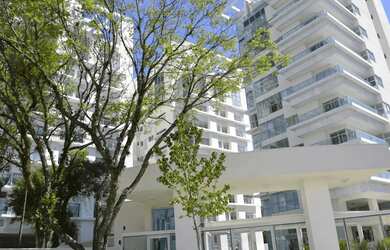 Imagem 2: Bigorrilho, Ed. Jardins do Soho, 213m² privativos, Mobiliado, 3 Suítes, 3 Vagas, à venda