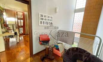 Imagem 7: Casa de condomínio sobrado para venda possui 331 metros quadrados com 4 quartos