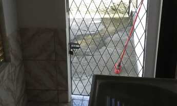 Imagem 4: Casa com ponto comercial, garagem e três quartos