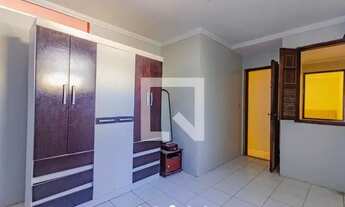 Imagem 3: Aluga-se uma casa ? de três andares,com três aí