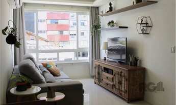 Imagem 4: Apartamento de dois dormitórios, suíte e uma vaga de garagem no bairro Santana em Porto Al