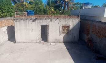 Imagem 7: Terreno murado com casa para finalizar