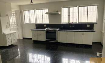 Imagem 6: Locação ou venda Sobrado de 450m2, 04 dormitórios, 03 suítes, 03 vagas de garagem no Alto