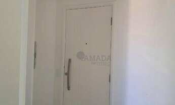 Imagem 7: Apartamento com sacada, com vidro