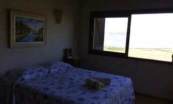 Imagem 4: Casa em condomínio fechado com piscina e vista para lagoa