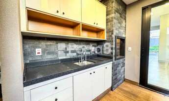 Imagem 5: Casa a Venda no Condomínio Maria Julia: Elegância e Sustentabilidade com Piscina e Cozinha