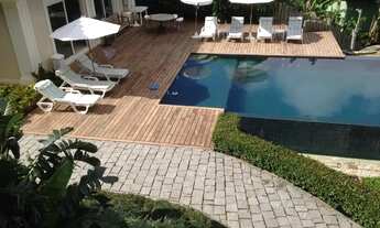 Imagem 4: Casa na Lagoa da Conceição na beira da água e inspirada nas casas portuguesas