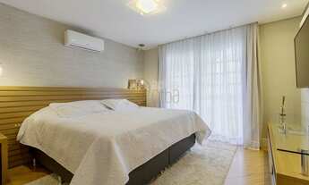 Imagem 7: Casa com 3 dormitórios à venda, por R$ 1.350.000 - Água Verde, rua calma e tranquila!