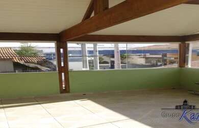 Imagem 7: Sobrado para aluguel possui 221 metros quadrados com 5 quartos