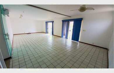 Imagem 4: Excelente cobertura linear com 384 m2, fica a 200 metros da praia. Localização privilegiad