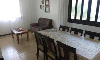 Imagem 5: Petrópolis, 122 m² construídos + edícula, terreno com 2.613,53 m², ampla área verde, fren