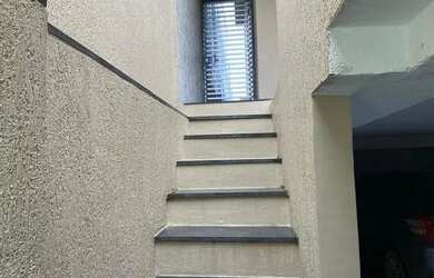 Imagem 7: Sobrado espaçoso de 3 dormitórios com suíte, quintal e 2 vagas de garagem - Localização pr