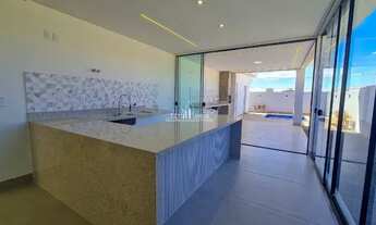 Imagem 7: Fachada Imponente em uma Linda Casa Térrea no Terras Alpha 1