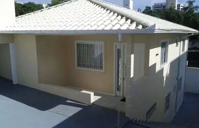 Imagem 2: Suite com ar condicionado e garagem no estreito apenas 5 min do centro de Floripa