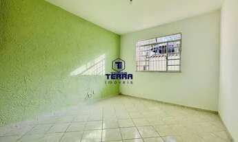 Imagem 6: Casa duplex com quintal, junto e a lado ao centro de São Gonçalo