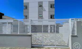 Imagem 2: Descubra seu novo lar em Florianópolis: apartamento semimobiliado com excelente localizaçã