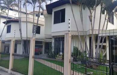 Imagem: Sobrado triplex a uma quadra da praia de