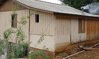 Imagem 3: Sitio de lazer casa madeira simples