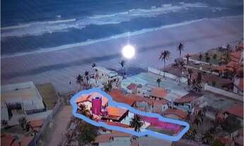 Imagem: Bela casa com piscina à beira mar