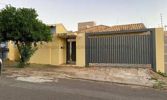 Imagem 1: Casa à venda, 2 quartos, 1 suíte, 4 vagas, Monte Castelo - Campo Grande/MS