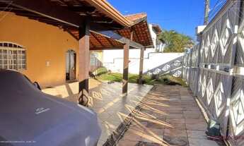 Imagem: Charmoso sobrado com 3 quartos, sala ampla