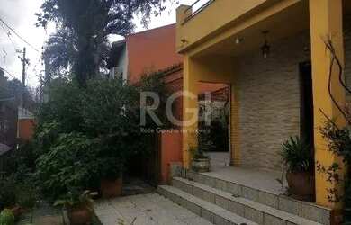 Imagem 2: Casa para Venda - 220m², 3 dormitórios, 4 vagas - Teresópolis