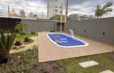 Imagem 4: Linda casa de 4 quartos a poucos metros da praia, com piscina e quintal!