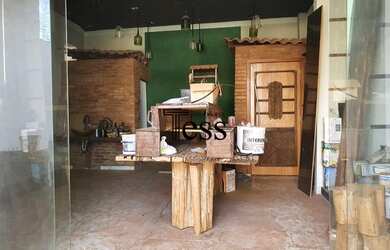 Imagem 3: Salão comercial com 6x6 com garagem coberta de 30m², banheiro, edícula na lateral