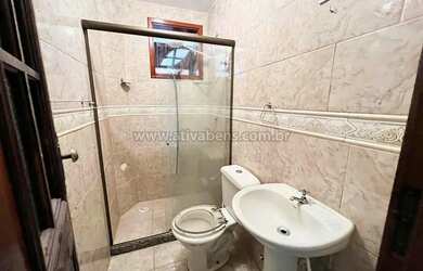 Imagem 7: Encantadora Casa Duplex de Vila no Largo do Bicão: Excelente Localização, Espaços Amplos e