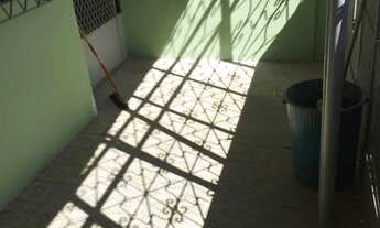 Imagem: Terreno de 300m² com 3 casas independentes