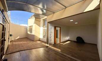 Imagem: Casa á venda com piscina no bairro Flor