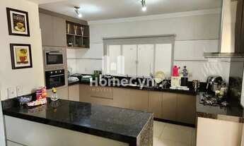 Imagem 5: Sobrado para locação e para venda no Setor Jardins Madri, Goiânia, GO com 4 quartos sendo