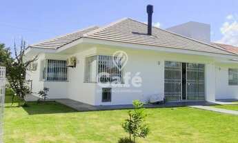 Imagem 2: Casa de 3 dormitórios, sendo 2 suítes, amplo pátio, São José - santa maria/rs