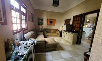 Imagem 2: Rua Tranquila e Arborizada