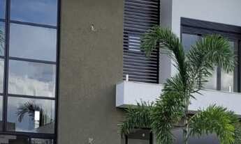 Imagem 2: Casa de condomínio para venda tem 335 metros quadrados com 5 quartos