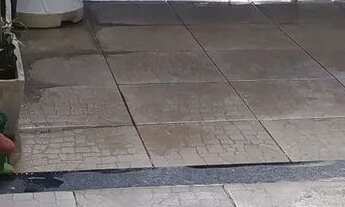 Imagem 2: Aluguel de Kitnet - sala, cozinha, banheiro, varanda e área de serviço