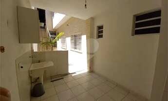 Imagem 4: Casa de fundos para locação de 2 quartos 2 banheiros