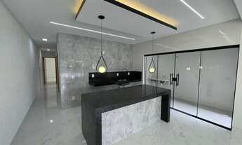 Imagem 3: Essa é pra você que procura muito espaço! Casa 3/4 com piscina e muito quintal