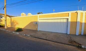 Imagem 3: Térrea para venda possui 800 metros quadrados com 5 quartos em Jardim Califórnia - Cuiabá