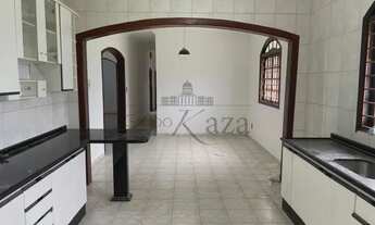 Imagem 2: Casa Sobreloja - Jardim Castanheira - 5 Dormitórios - 260m²