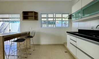 Imagem 3: CASA ELEGANTE COM SUÍTES E ESPAÇO GOURMET EM BAIRRO NOBRE