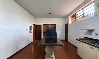 Imagem 5: Casa Assobradada para Alugar com 4 Quartos Localizada no Centro de Londrina