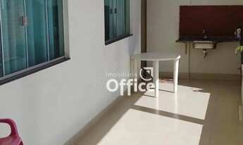 Imagem 3: Sobrado com 3 dormitórios à venda, 306 m² por R$ 670.000,00 - Setor Central - Anápolis/GO