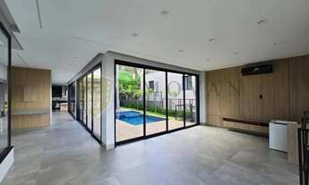 Imagem 2: Sobrado a venda com 440 m², 4 Quartos, Sendo 4 Suites; 6 Banheiros; 4 Vagas