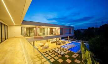 Imagem 2: Casa de Luxo Mobiliada à Venda no Condomínio Tamboré 2 - Alphaville - 6 Suítes - 2.385 m²