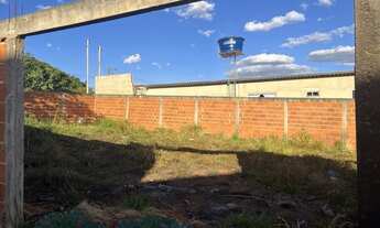 Imagem 6: LOTE ESQUINA MURADO COM PADRÃO DE ENERGIA E ÁGUA