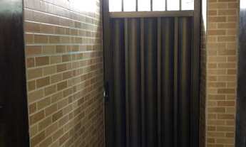 Imagem: Alugo Casa Grande, Frente de Rua