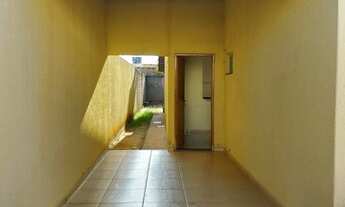 Imagem: Casa com 2/4, terreno 180m2, 70m2 de área