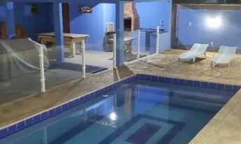 Imagem: Casa na rua da praia de figueira arraial